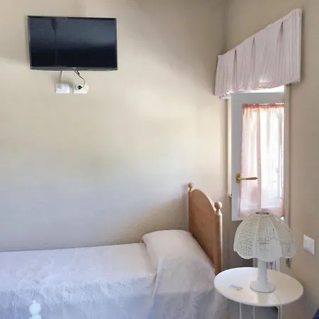 Modern In Fenced Garden 50 M² Apartment *